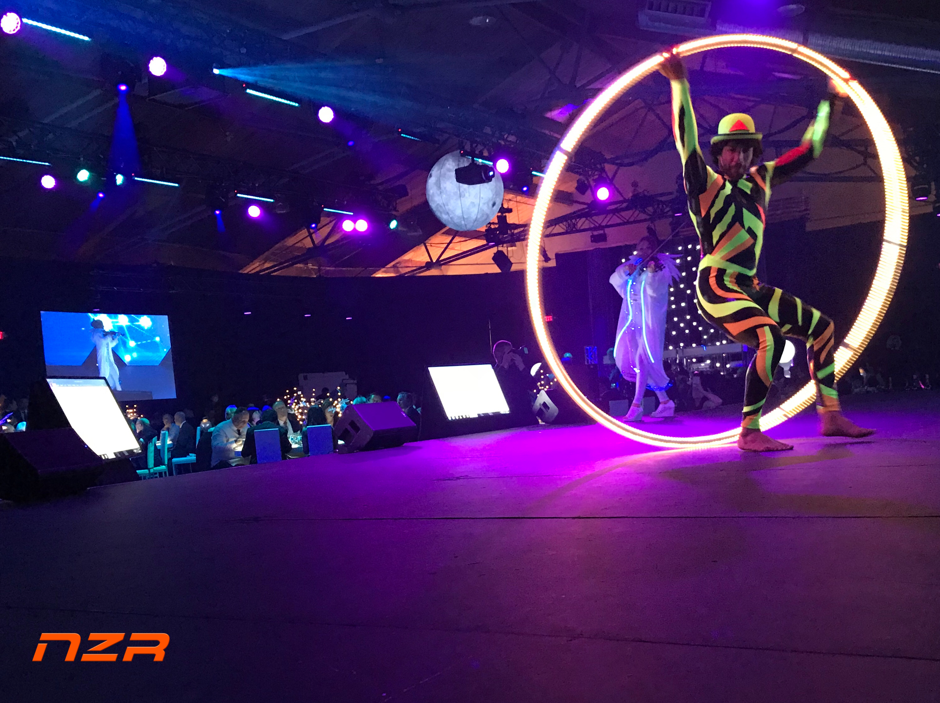 ROBOT CIRCUS – Experience LED Robots!