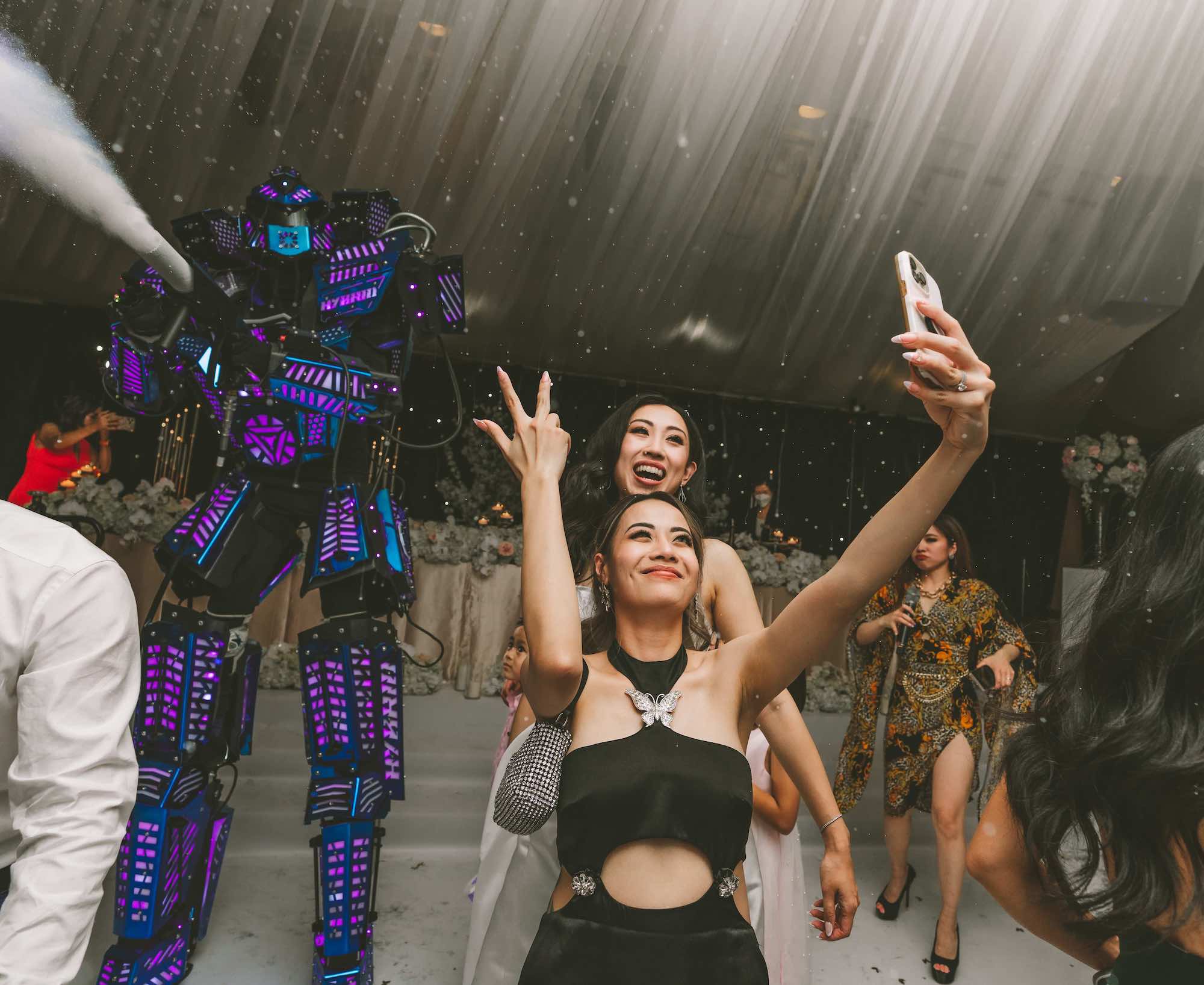 ROBOT CIRCUS – Experience LED Robots!