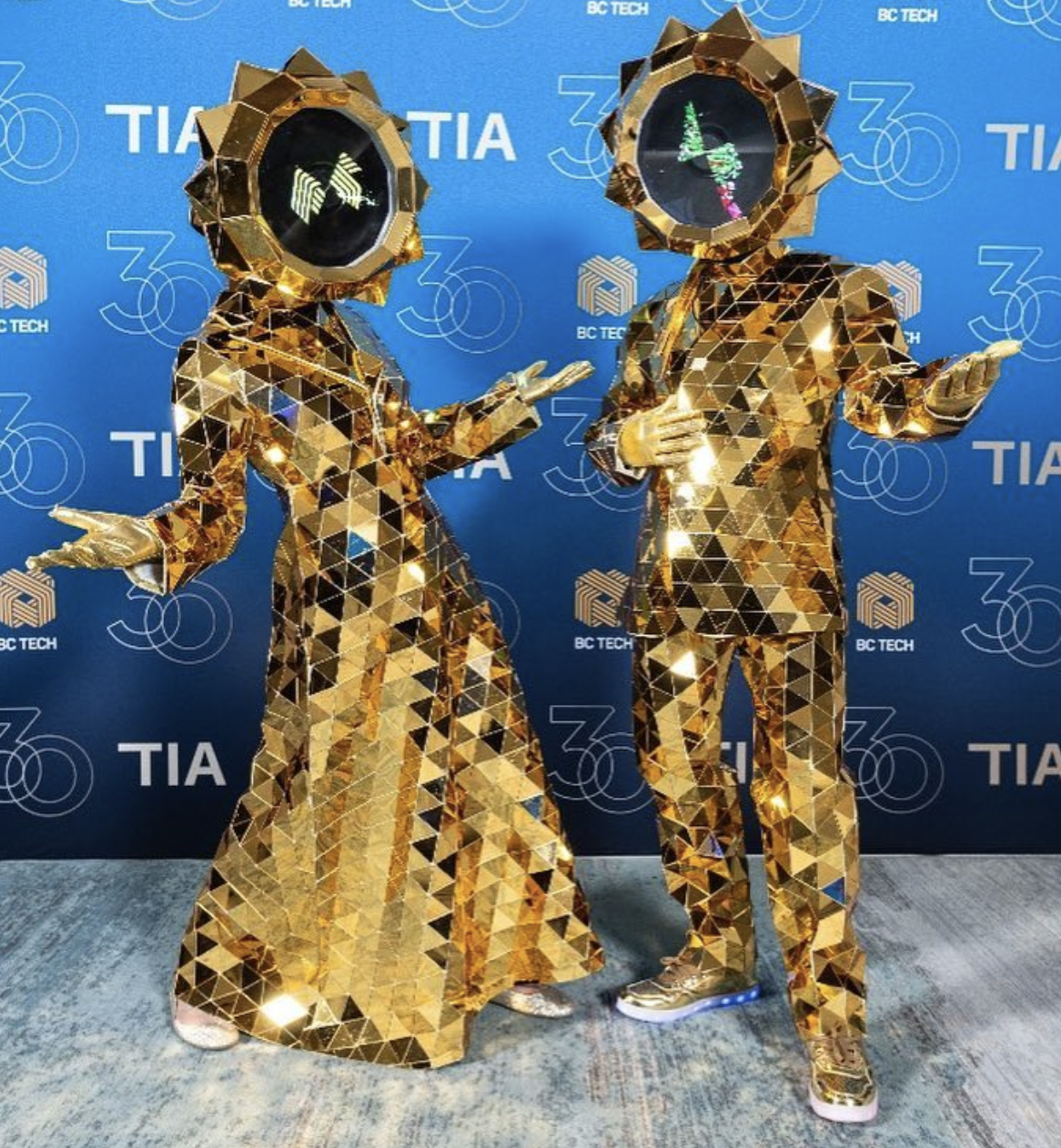 ROBOT CIRCUS – Experience LED Robots!